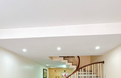 Bán nhà 5 tầng, 48,5 M2, mặt tiền 4M, gara oto - hồ điều hòa Bồ Đề, Long Biên, Hà Nội
